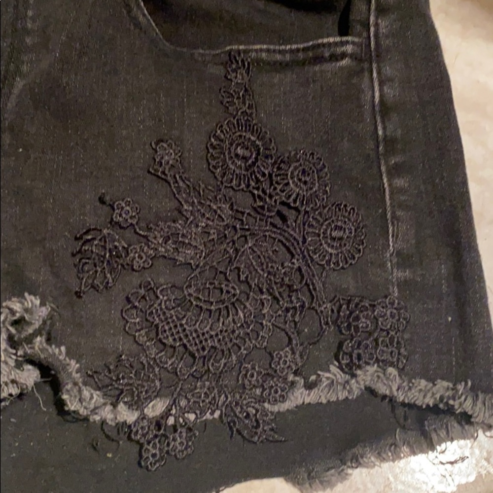 Shorts - Picture 3 of 5